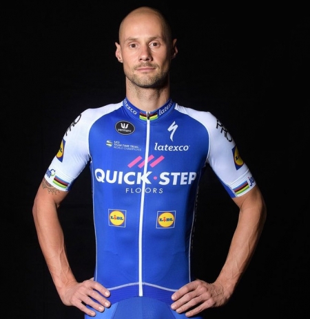 Quick-Step Floors aus Belgien hat die Farbe Blau im Trikot für 2017