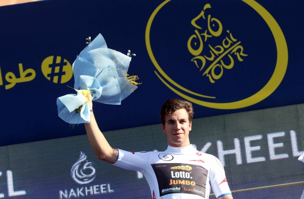 Witte Trui voor Dylan Groenewegen in Dubai Tour.