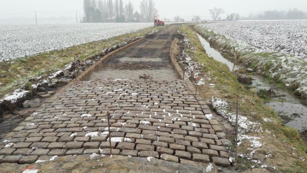 Bei Paris-Roubaix werden die schlimmsten Pavésabschnitten restauriert