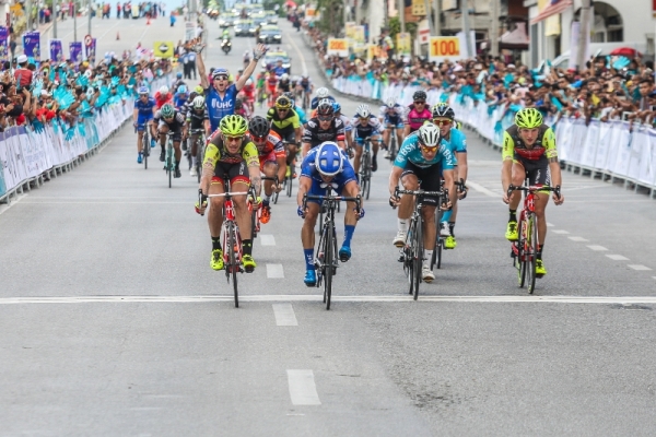 Travis McCabe verstoord dromen van Gibbons en Pozzato.