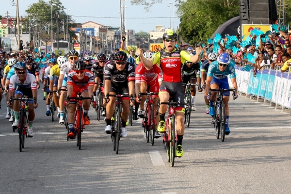 Jakub Mareczko troeft Filippo Pozzato af in 3e etappe Tour de Langkawi.