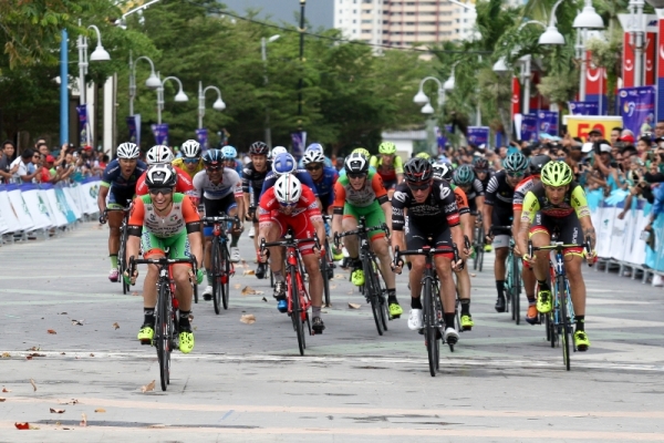 Zesde etappe Tour de Langkawi voor Enrico Barbin (Bardiani CSF)