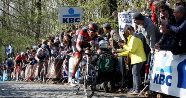 Greg van Avermaet zegeviert in Gent-Wevelgem.