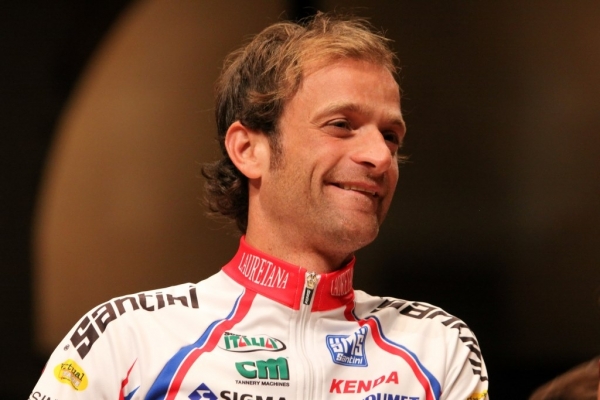 Wielerwereld in shock na overlijden Michele Scarponi.