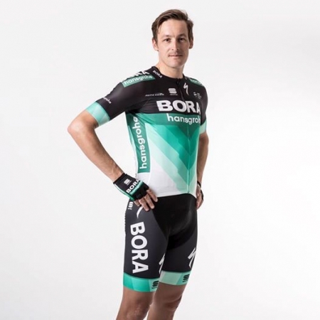 Bora-hansgrohe Team präsentiert das neue Outfit für 2018