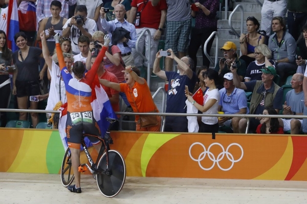 Olympisch kampioene Elis Ligtlee stopt met baanwielrennen.