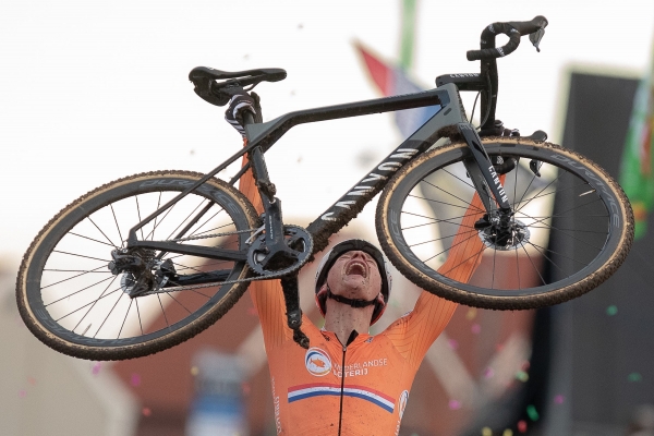 Zes medailles voor Nederland op WK veldrijden in Bogense (DK)
