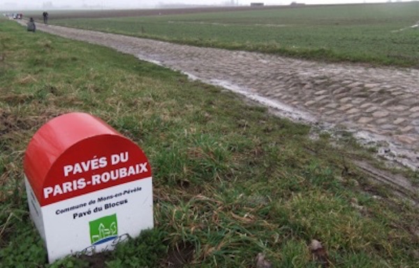 Le Pavé Paris-Roubaix für U-19 Junioren ist gefährtet