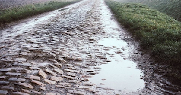 117. Paris-Roubaix ist 257 Km lang mit 29 Pavéabschnitten