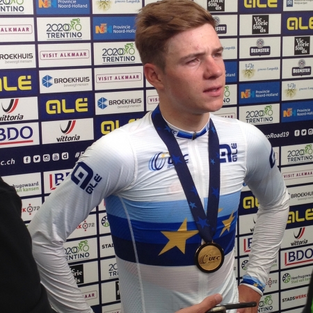 Remco Evenepoel glorieert.