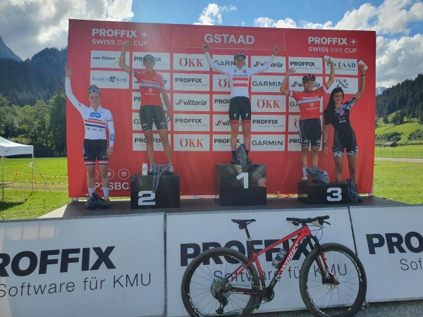 Laura Stigger gewinnt bei den Damen Swiss Bike Cup