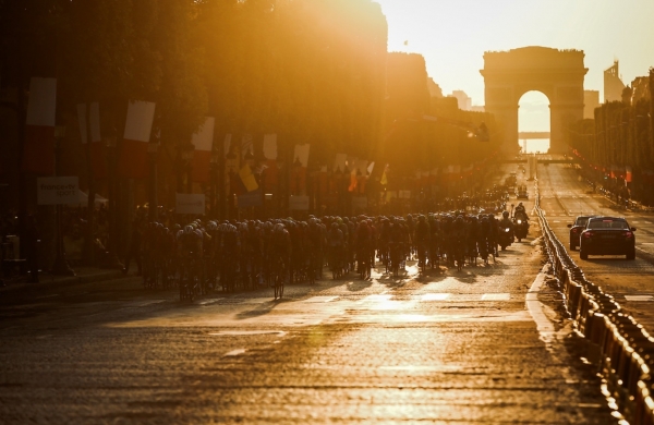 TOUR DE FRANCE  VAN START OP EUROSPORT