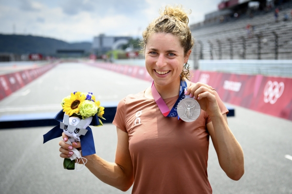 16. GP Oberbaselbiet in Zunzgen mit Solosieg von Marlen Reusser