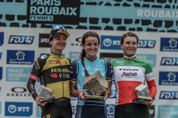 Marianne Vos grijpt naast de hoofdprijs in Parijs-Roubaix.