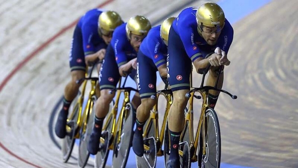 Die 22 goldenen Bahnräder der Italiener wurden bei einer Razzia gefunden….