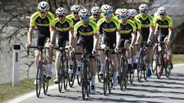 Team Vorarlberg aus Oesterreich mit 4 Schweizerfahrer