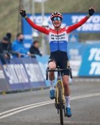 Vos tankt met knappe zege in Hoogerheide vertrouwen voor WK