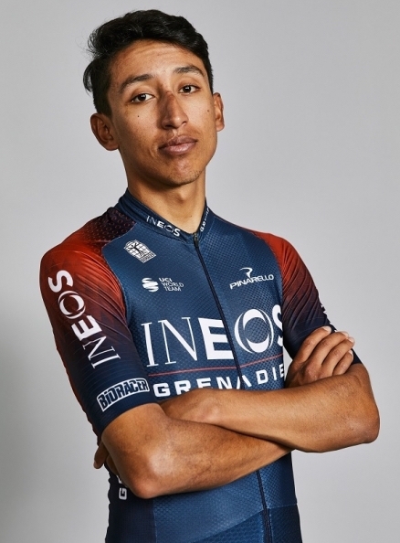 Egan Bernal im Training in Kolumbien gegen einen stehenden Bus geprallt