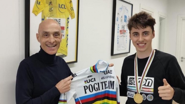 Der 17-jährige Jan Christen aus der Schweiz hat bei UAE-Emirates einen Vertrag bis 2027