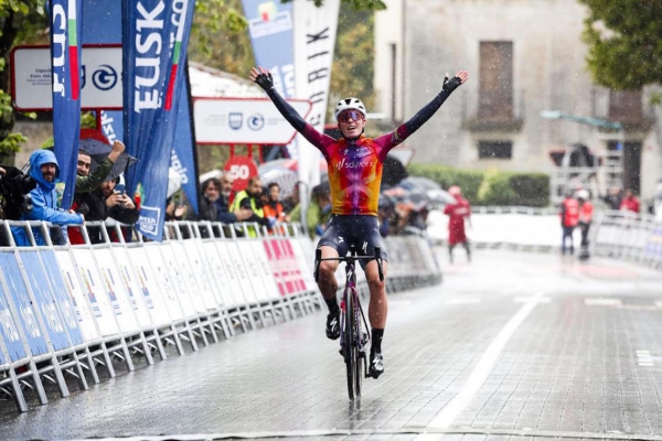 Itzulia Women – 1. Etappe: Demi Vollering vor Marlen Reusser