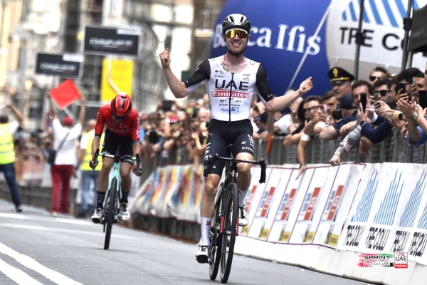Marc Hirschi, Schweiz, holt sich den Sieg beim 84. Giro dell’Appennino