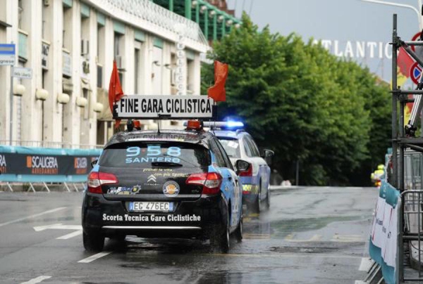 34. Giro Donne 2023: Rennen der 1. Etappe wegen Unwetter abgebrochen