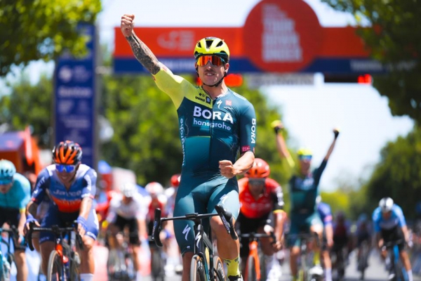 24. Santos Tour Down Under 2024: Massensprint in der 1. Etappe des ganzen Feldes