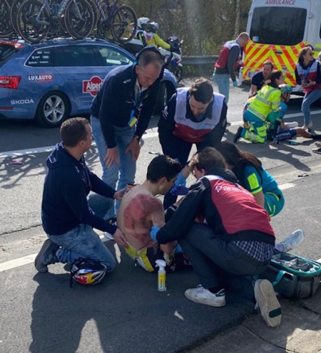 Sturz im Quer durch Flanderen: Stuyven und Van Aert operiert