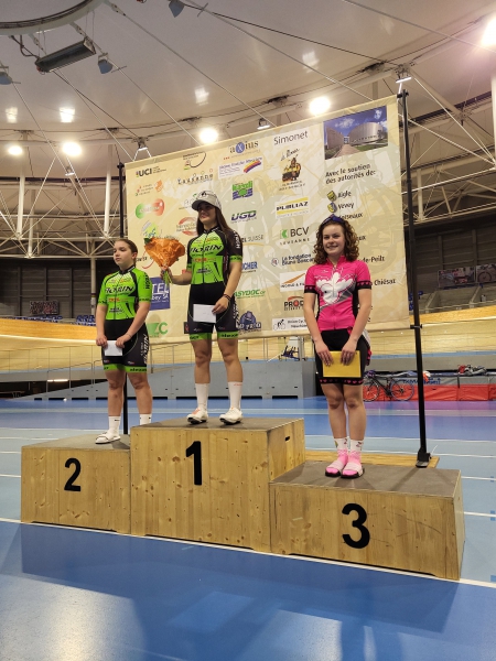 Bahnmeeting in Aigle am 28. März 2024: Selina Witzig auf dem Podium im Omnium