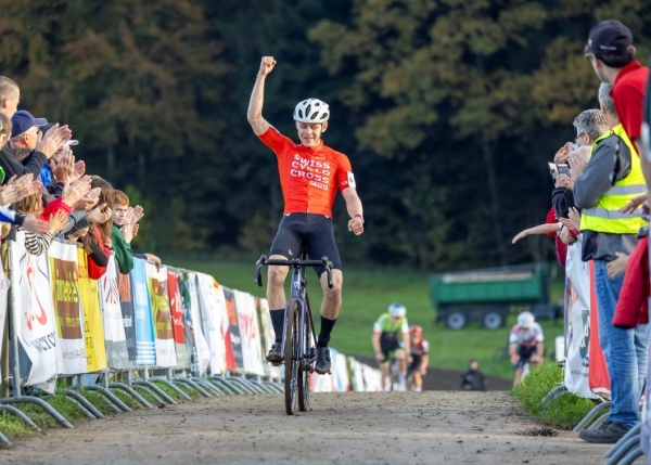 Dario Lillo Schweiz und Célia Gery, Frankreich Sieger im Cross Mettmenstetten
