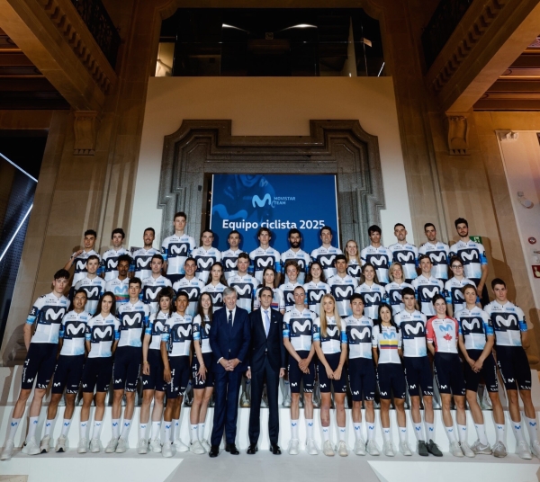 Movistar Team aus Spanien mit Marlen Reusser, Schweiz