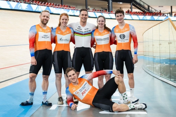 WERELDTOPPERS AAN DE START OP NK BAANWIELRENNEN IN OMNISPORT APELDOORN 27,28 EN 29 DECEMBER