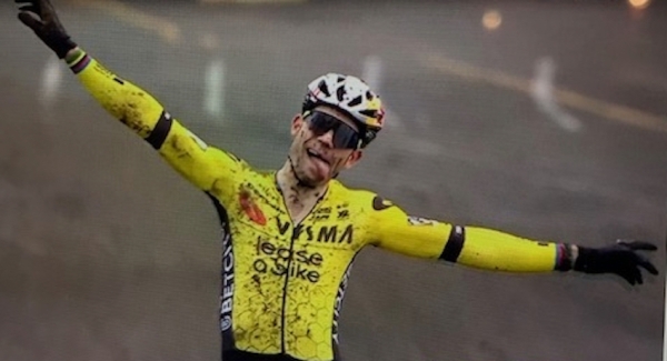 Van Aert boekt eerste crosszege van het seizoen in Gullegem