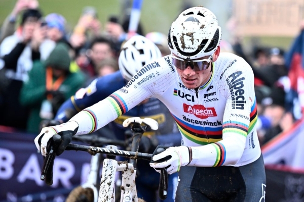 Van der Poel gewinnt auch den UCI Weltcup in Maasmechelen – Kevin Kuhn in den Top Ten