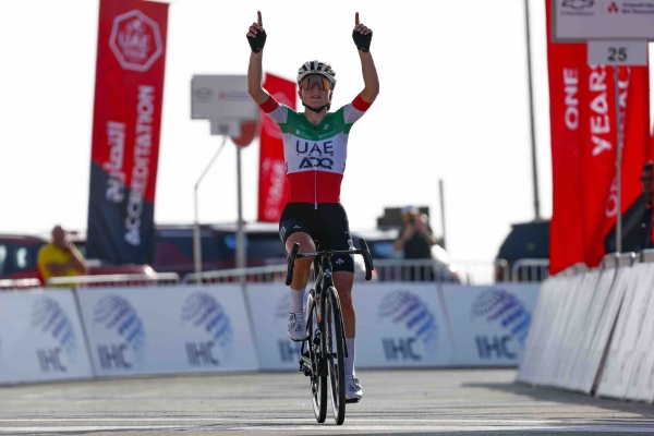 Elisa Longo Borghini wint derde etappe UAE-Tour op Jebel Hafeet.