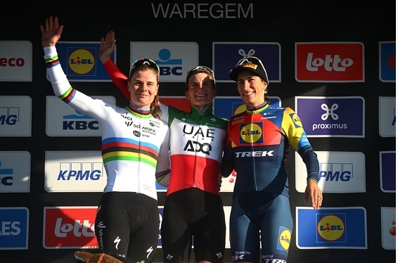 Elisa Longo Borghini wint Dwars door Vlaanderen bij de vrouwen