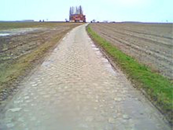 Paris-Roubaix 2025: Der Carrefour de l Arbre 17 Km vor dem Ziel