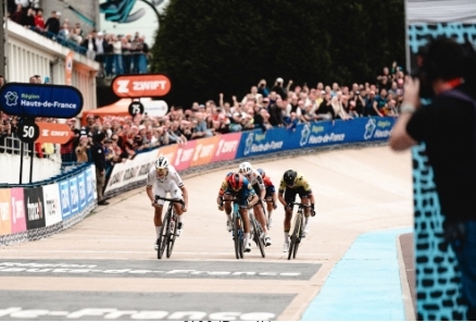 Lotte Kopecky voor de dubbel