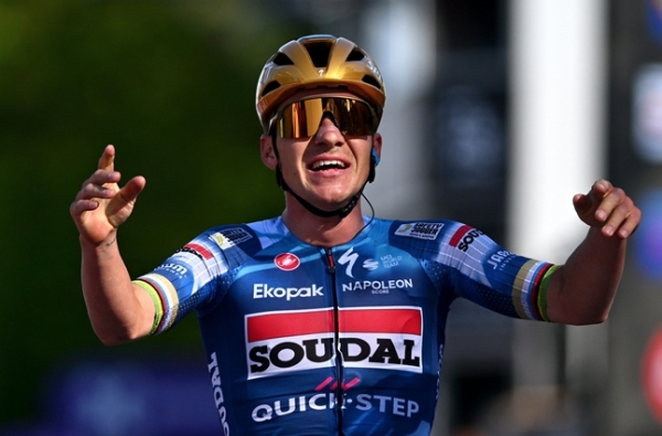 Remco Evenepoel wint Brabantse Pijl