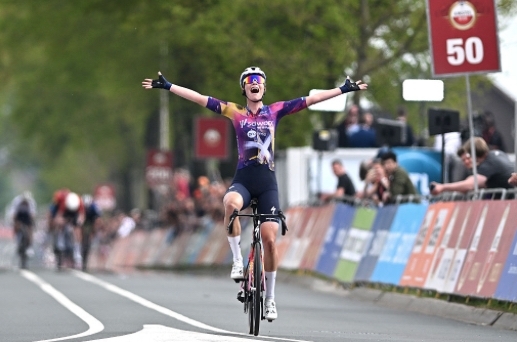 Mischa Bredewold wint op magistrale wijze Amstel Gold Race.