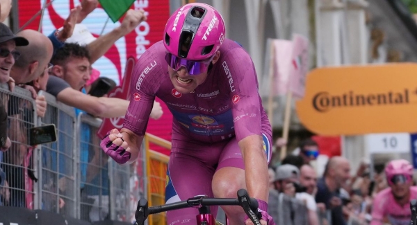 108. Giro: Schlusskilometer 12% Steigung und Mads Pedersen gewinnt die Etappe