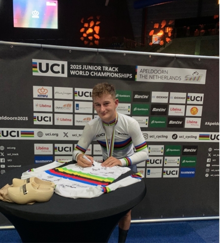 De Fransman Nathan Marcoux terechte winnaar van het onderdeel Sratch op het WK baan junioren 2025