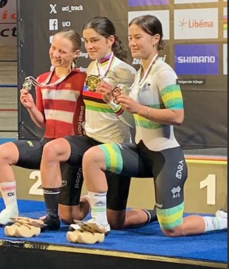 Regelmatige Polina Danshina wint het goud in het Omnium.