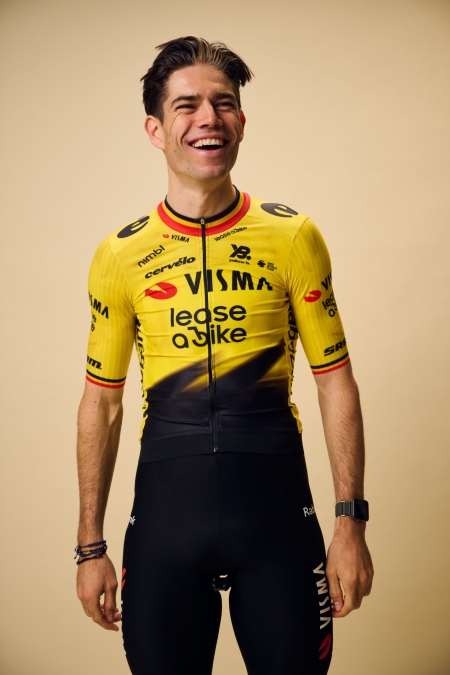 Starker Schneefall am Zilvermeercross in Mol: Wout Van Aert gestürzt – Van der Poel siegt