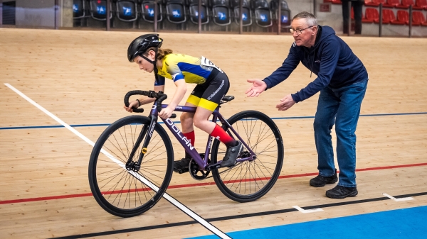 Alex Vogel gewinnt den Titel im 4-teiligen Omnium im Tissot Velodrome Grenchen