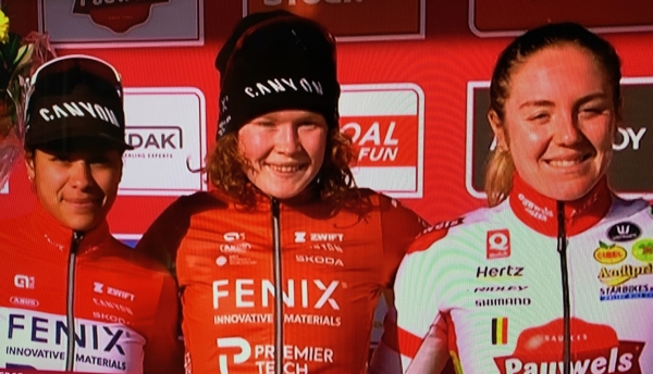 Eerste Wereldbeker zege voor Puck Pieterse in Maasmechelen.