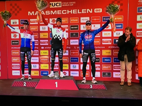 50ste Wereldbeker Zege voor Van der Poel in Maasmechelen.