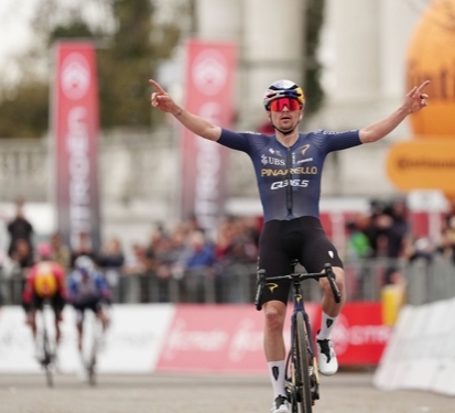 THOMAS PIDCOCK WINT DE 107e MILAAN-TURIJN