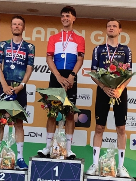 Huub Artz Nederlands kampioen tijdrijden 2026.