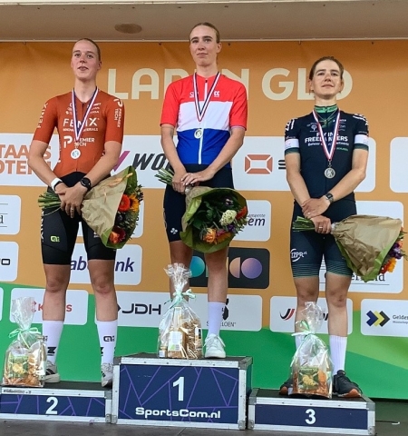 Fee Knaven Nederlands kampioen tijdrijden U-23